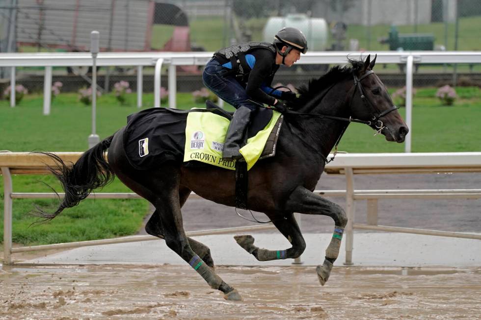Kontestan Kentucky Derby Crown Pride berlatih Selasa, 3 Mei 2022 di Churchill Downs di Louisv...