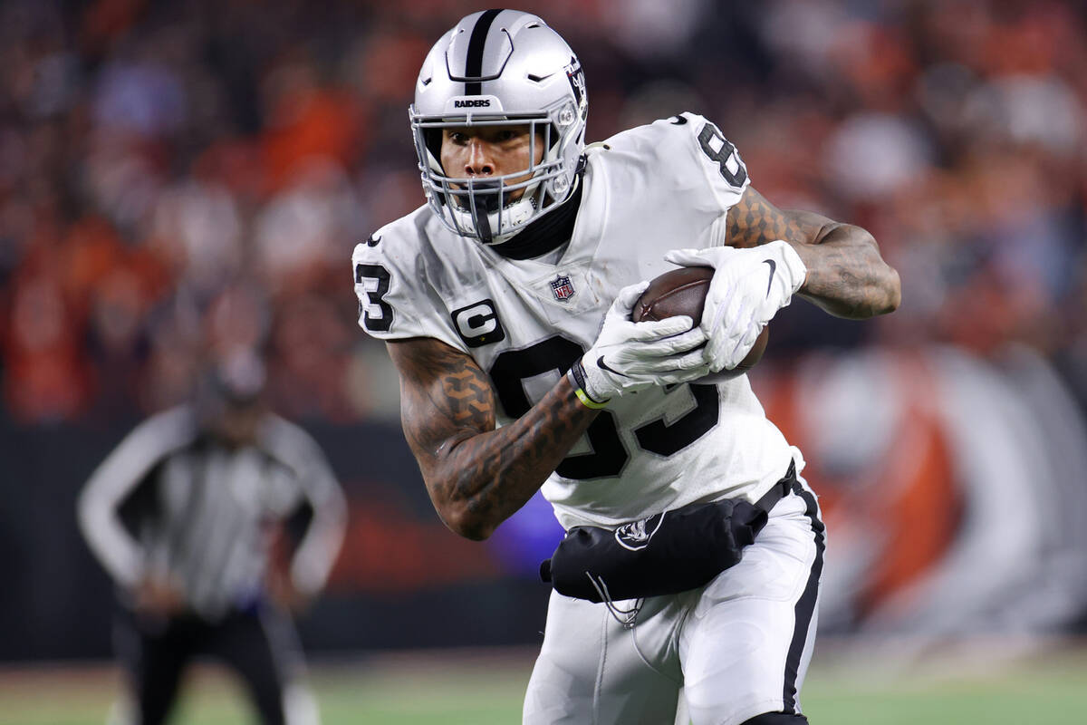 Raiders tight end Darren Waller (83) makes a catch against the Cincinnati Bengals in the first ...