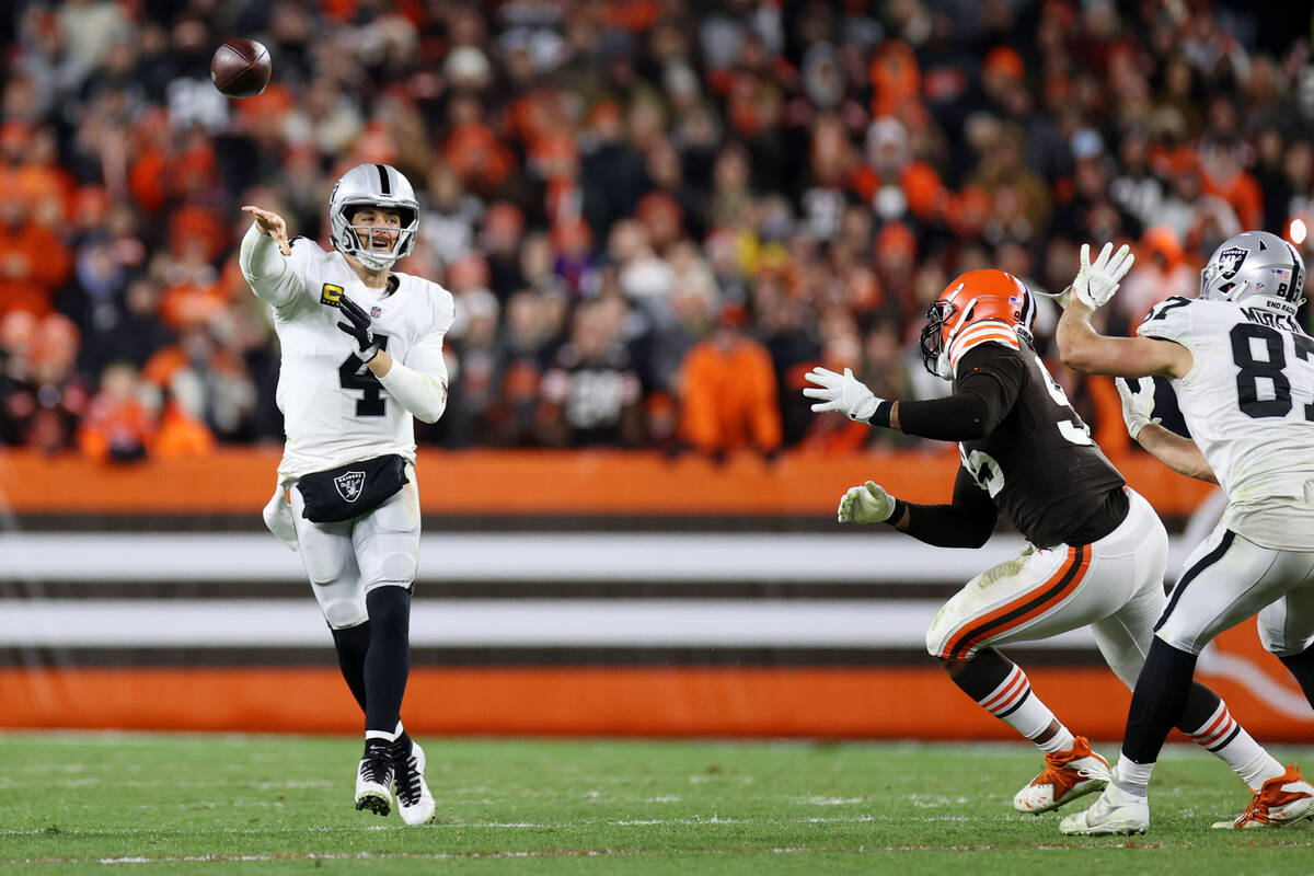 Raiders quarterback Derek Carr (4) throws a pass against the Cleveland Browns during the second ...