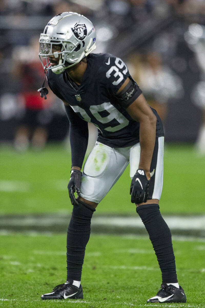 Raiders cornerback Nate Hobbs (39) prepares to defend during the second half of an NFL football ...