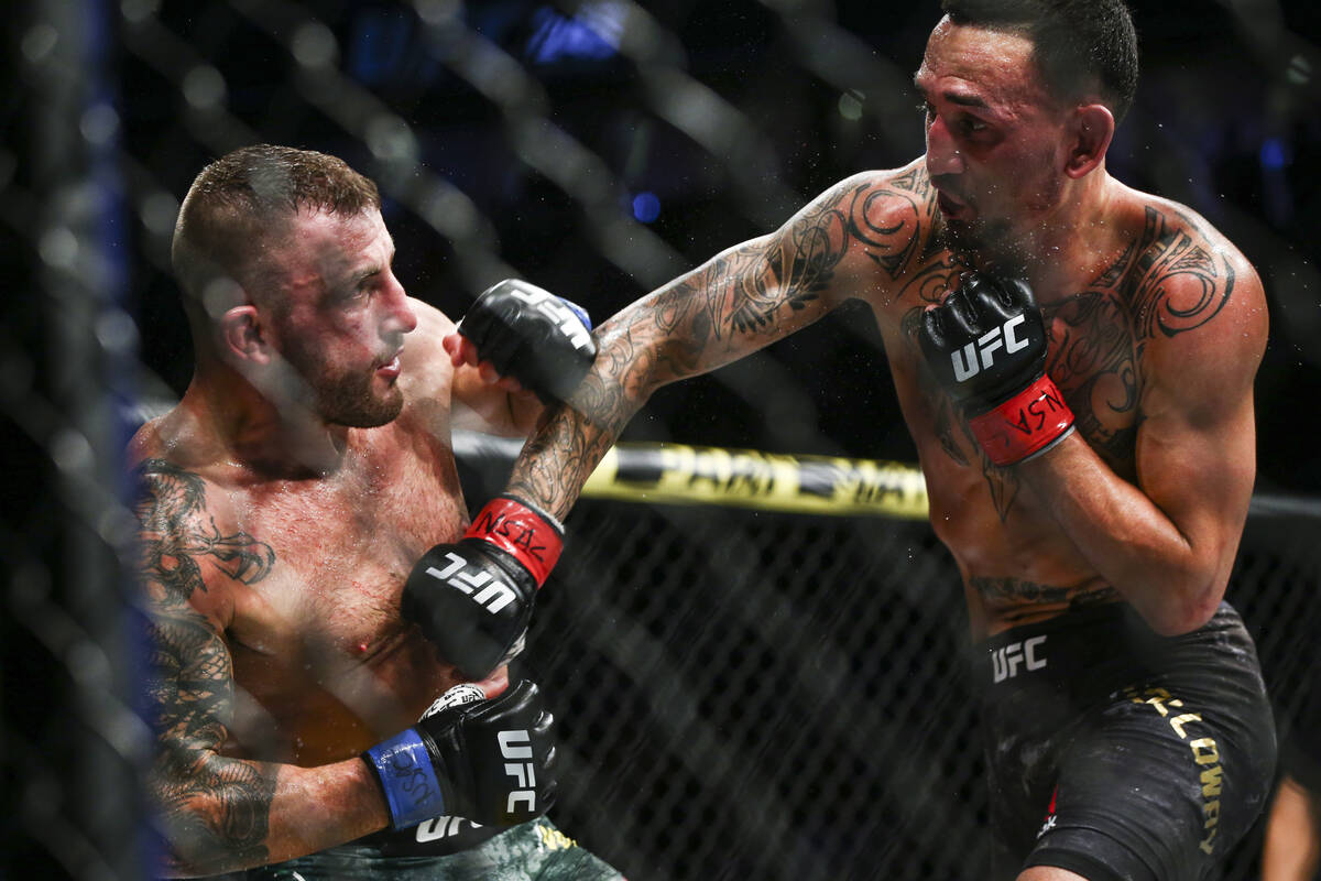 Alexander Volkanovski, left, fights Max Holloway during their featherweight title boutÊin ...
