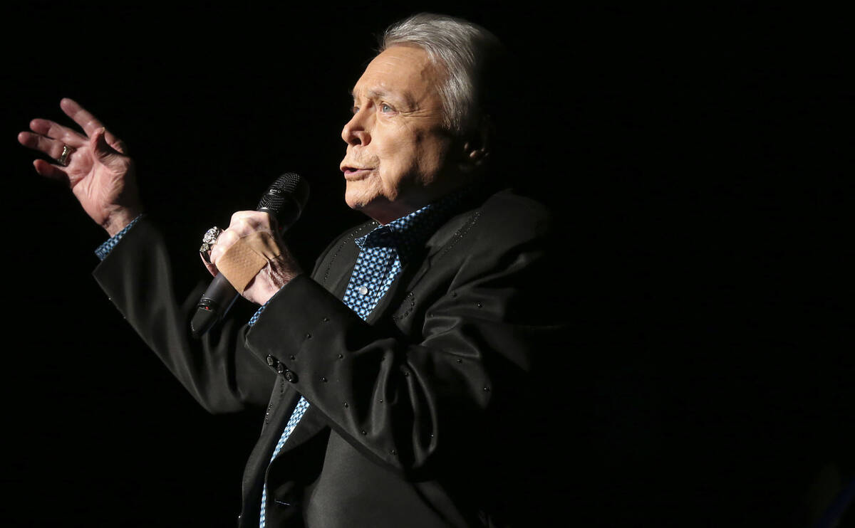 Mickey Gilley, yang membantu menginspirasi ‘Urban Cowboy’, meninggal pada usia 86 tahun