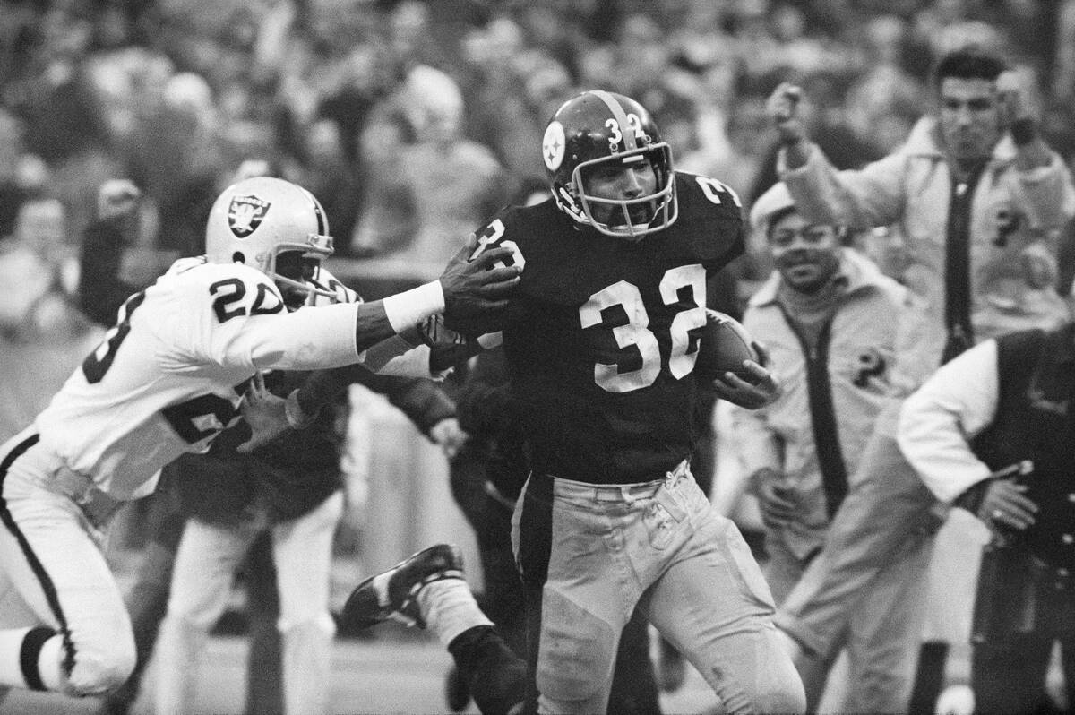 FILE - In this Dec. 23, 1972, file photo, Pittsburgh Steelers' Franco Harris (32) eludes a tack ...