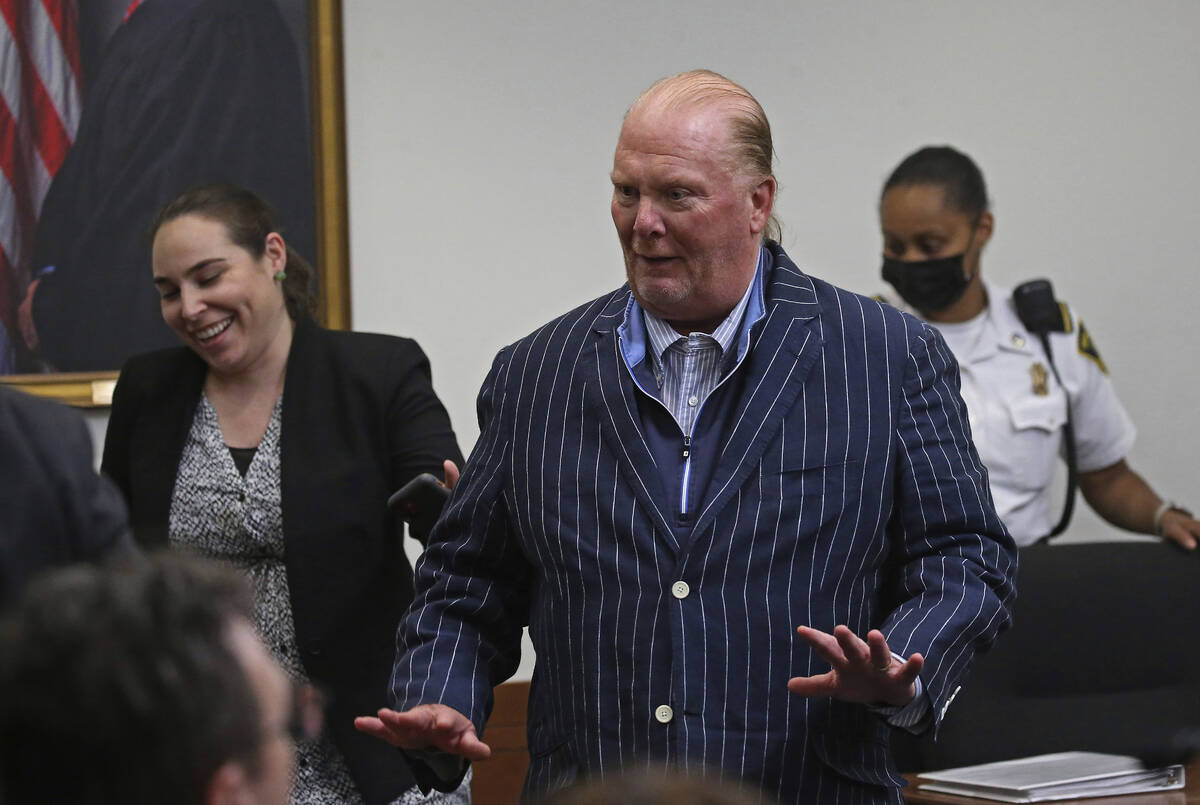 Mario Batali dibebaskan dari pelanggaran seksual