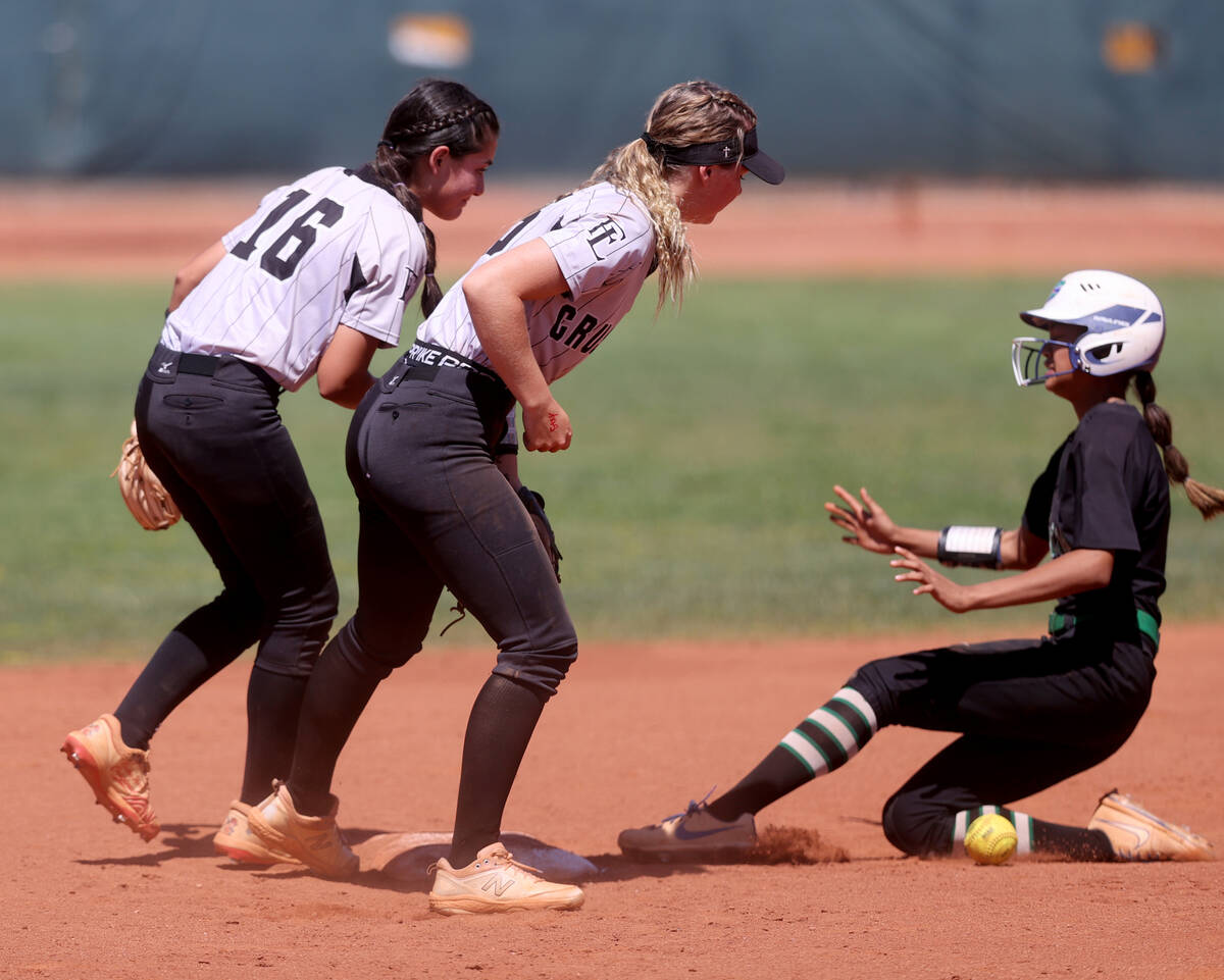 Green Valley’s Gabrielle Machida (1) slides safely into second base as Faith Lutheran&#x ...