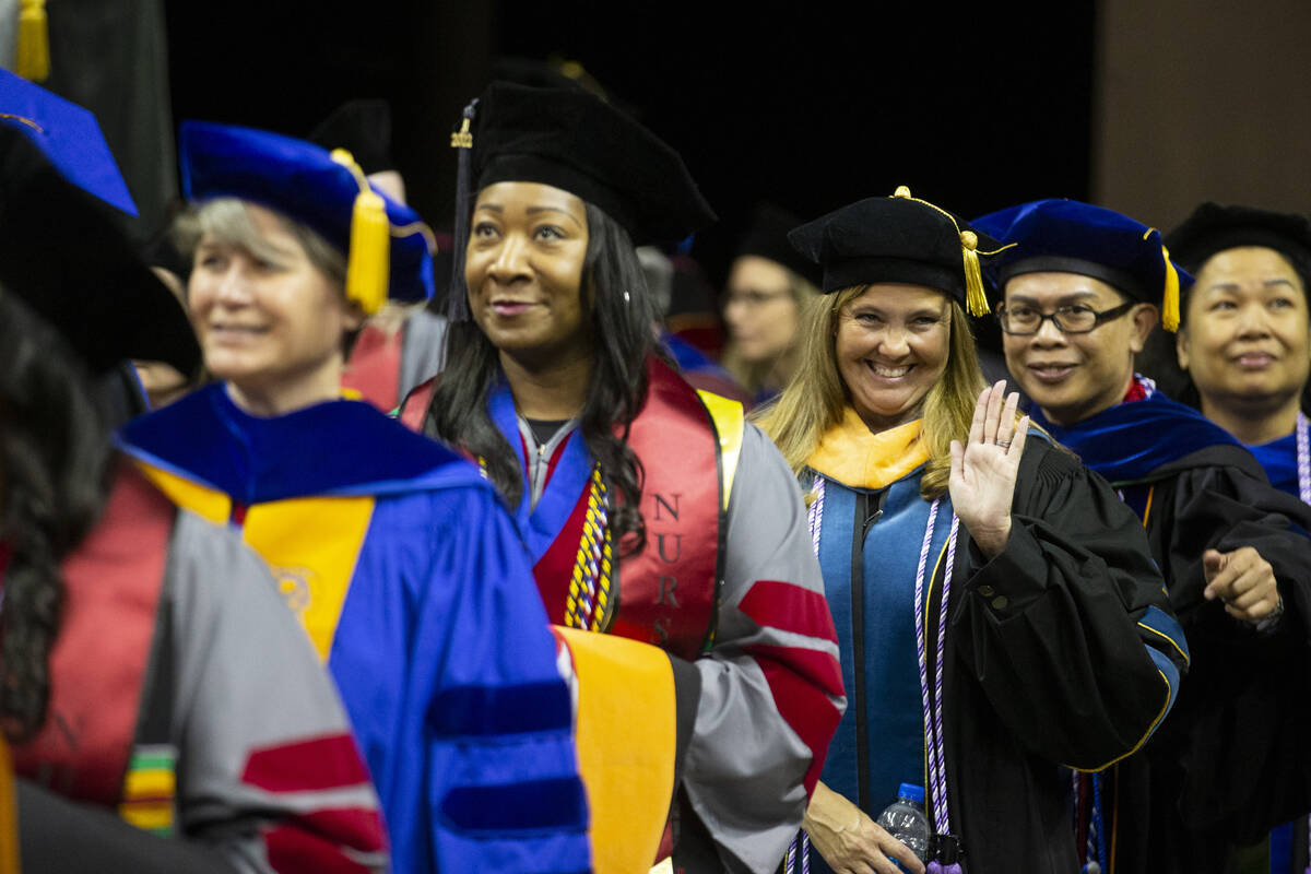 UNLV holds graduation ceremonies — PHOTOS Las Vegas ReviewJournal