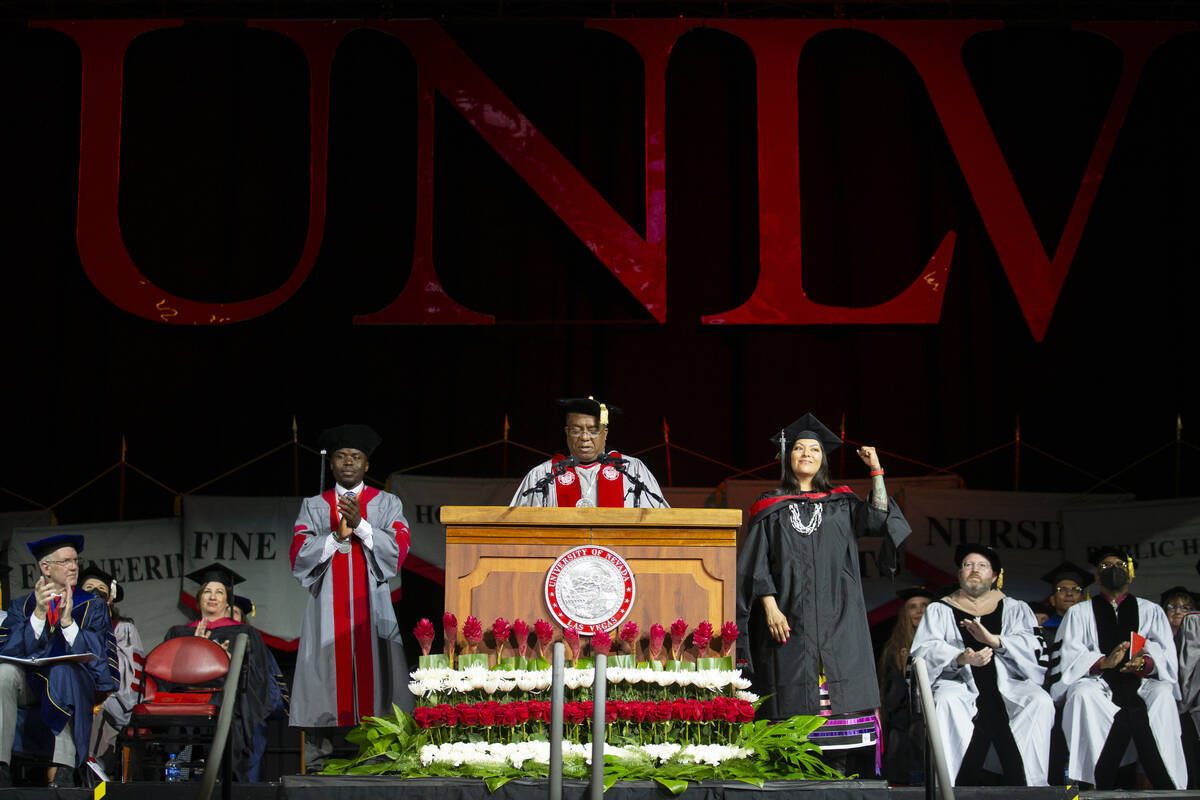 UNLV holds graduation ceremonies — PHOTOS Education Local
