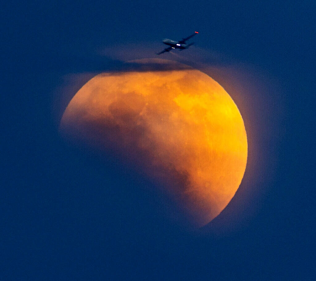 Lunar eclipse provides a dazzling display in Las Vegas skies Local