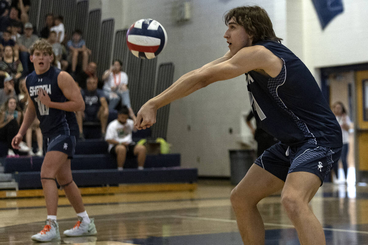 Shadow Ridge’s Brady Beko (14) bumps to Green Valley while his teammate Trevor Prince (1 ...