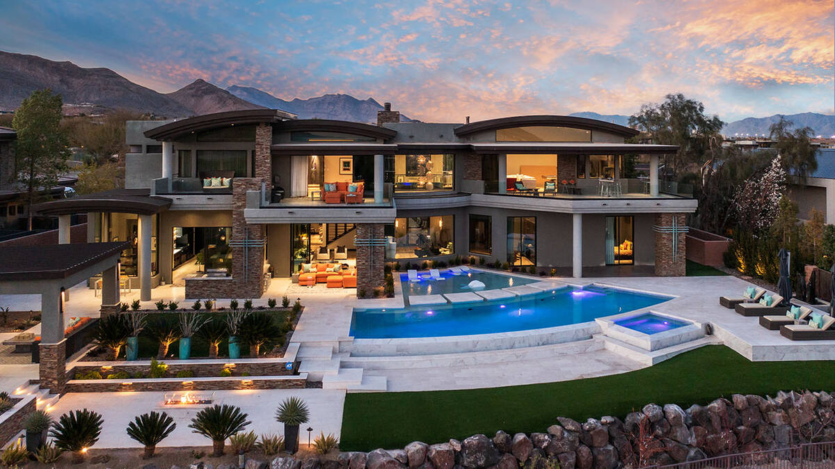 $21-Million Las Vegas Residence Takes In The Lights And The Links