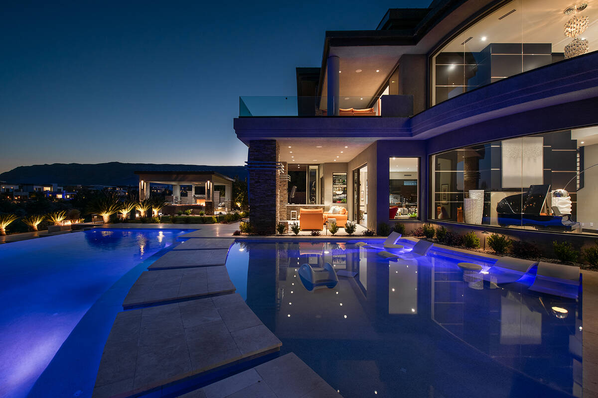 Pool. (Simply Vegas)