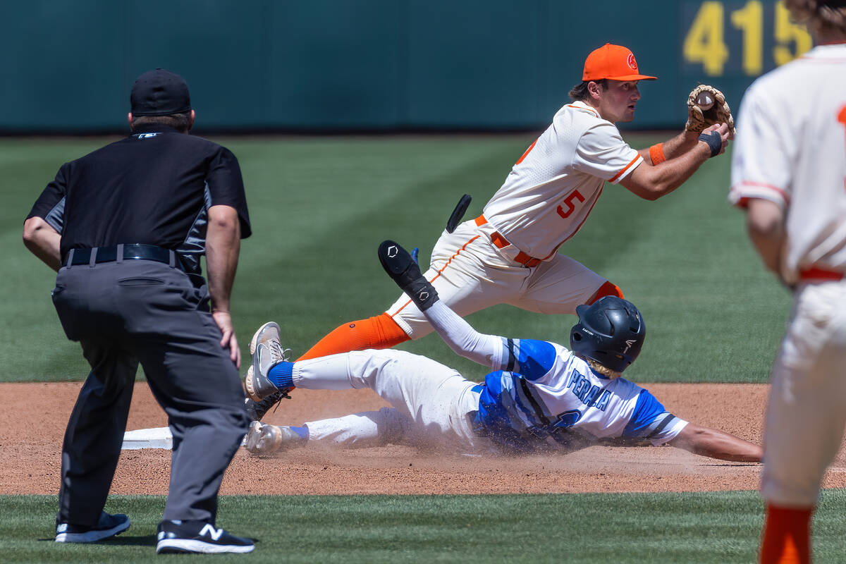 Bishop Gorman short stop Demitri Diamant (5) stretches for a tag as Basic runner Jesus Peraza ( ...