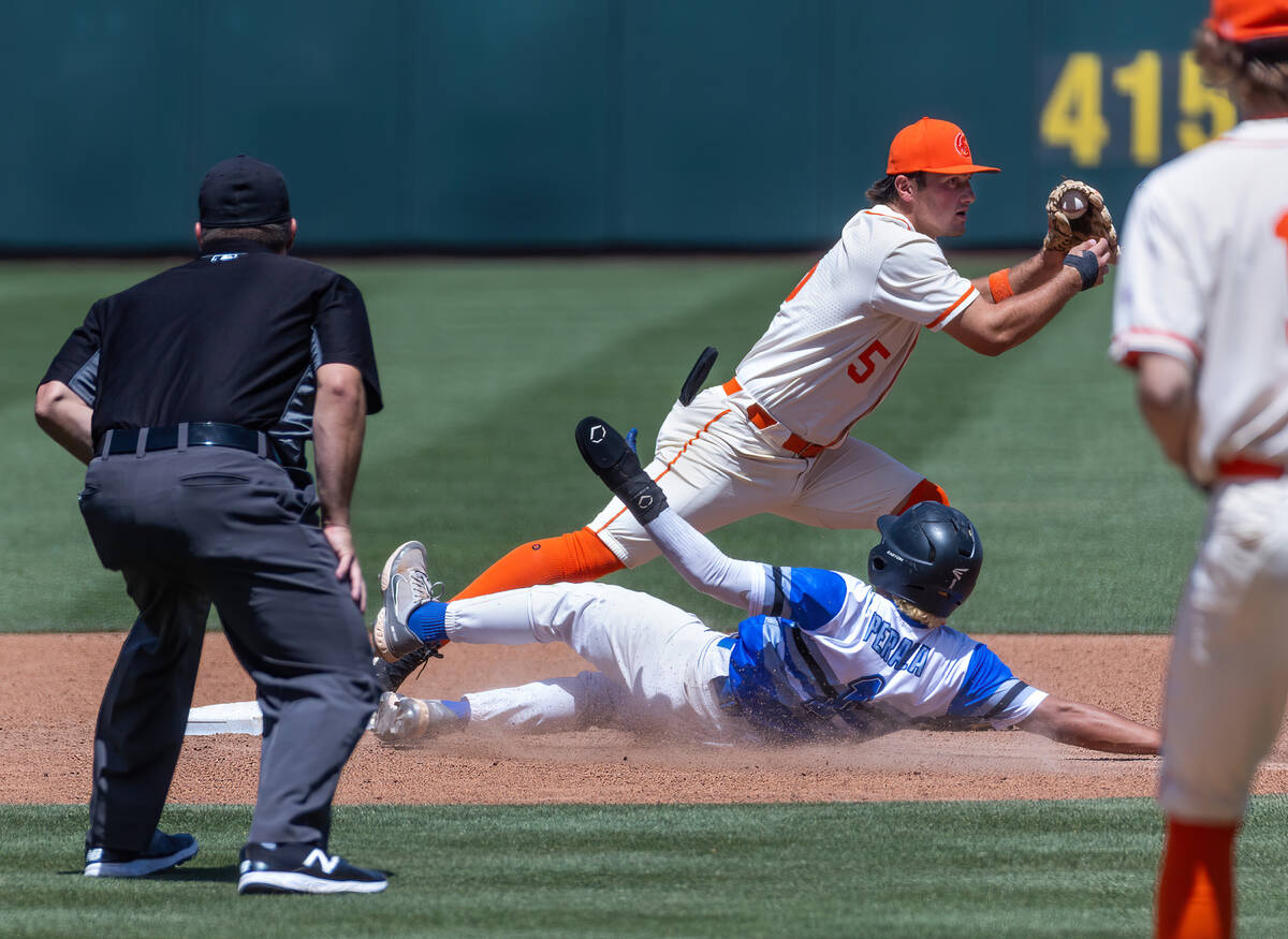 Bishop Gorman short stop Demitri Diamant (5) stretches for a tag as Basic runner Jesus Peraza ( ...