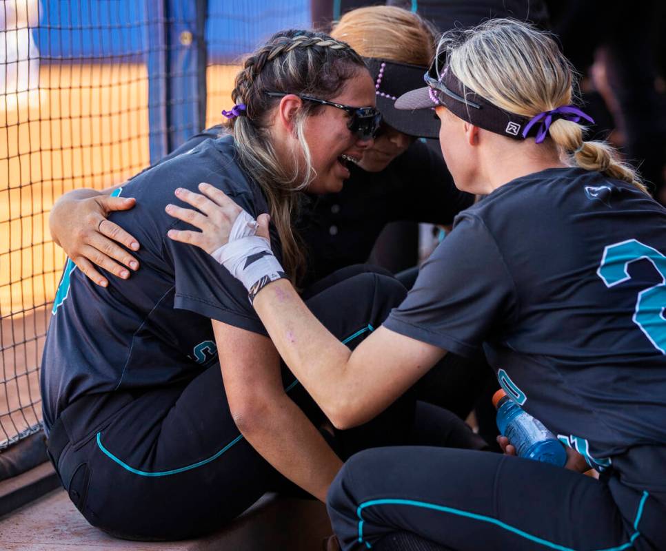 Silverado’s Macy Magdaleno (21) consoles a teammate during a Class 4A state softball t ...