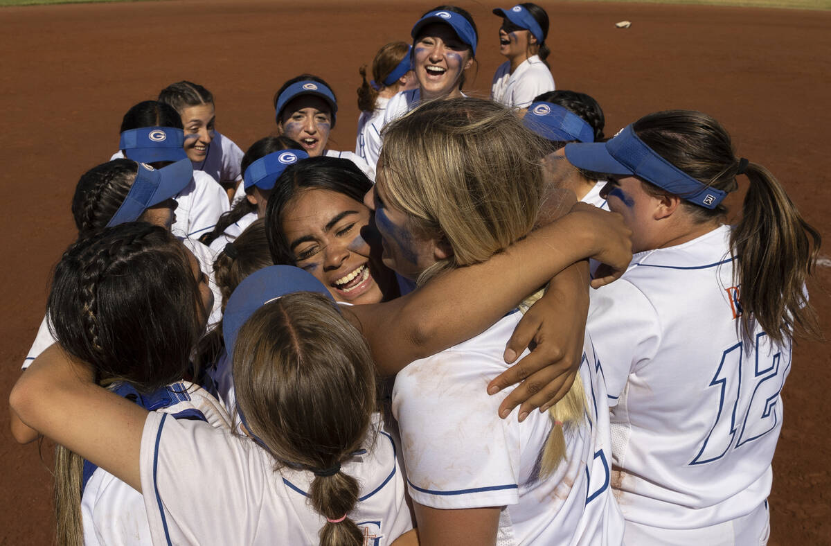 Bishop Gorman’s Isabella Anaya, middle/facing, hugs Rylie Pindel (11) after beating Silv ...