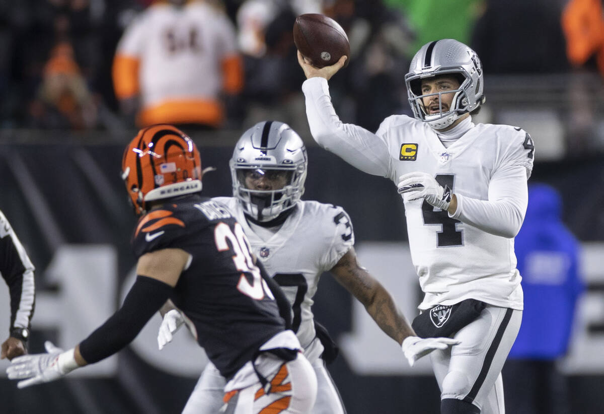 Raiders quarterback Derek Carr (4) makes a throw over Cincinnati Bengals free safety Jessie Bat ...