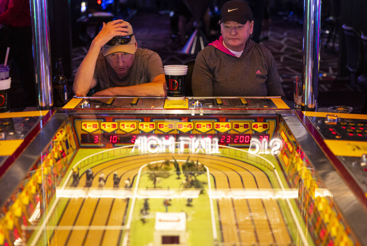 Andy Sheehan, left, of Henderson, and Deborah Smith, of Connecticut, play the coin-operated Sig ...