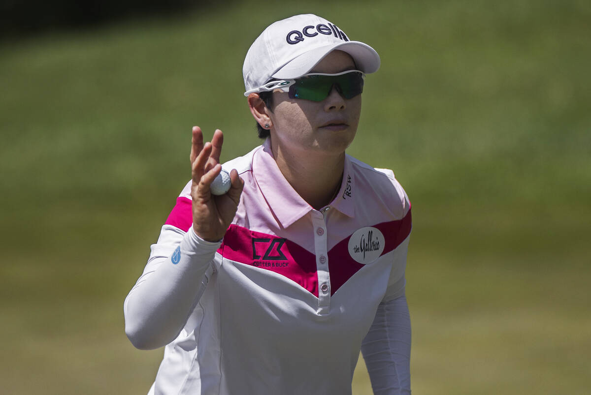 Eun-Hee Ji waves to the gallery on the 4th hole during the fourth day of the LPGA Bank of Hope ...
