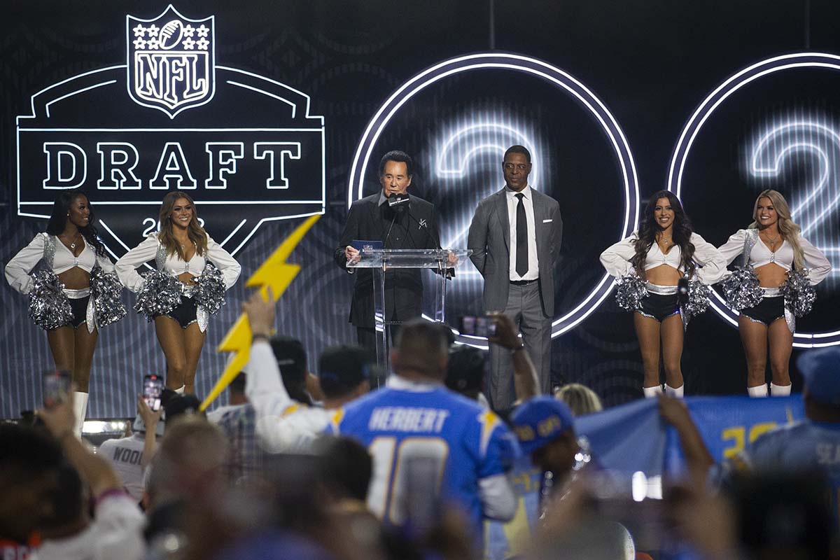 Draf NFL Raiders menarik nilai tinggi para pakar