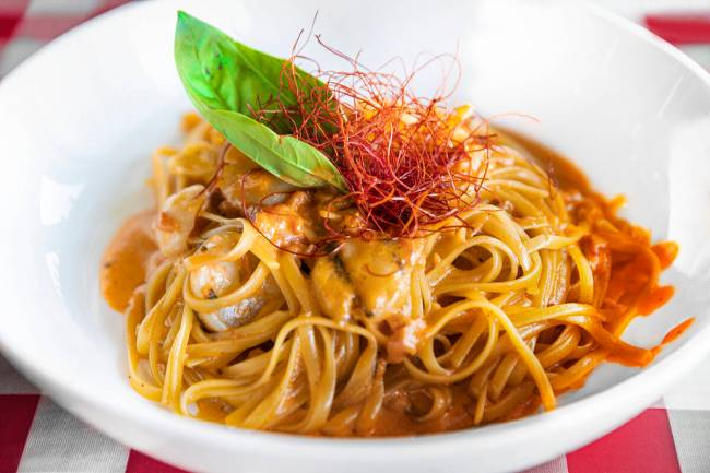 Linguini dengan saus krim tomat di Trattoria Nakamura-Ya.  (Benjamin Hager/Las Vegas Review-Journal)