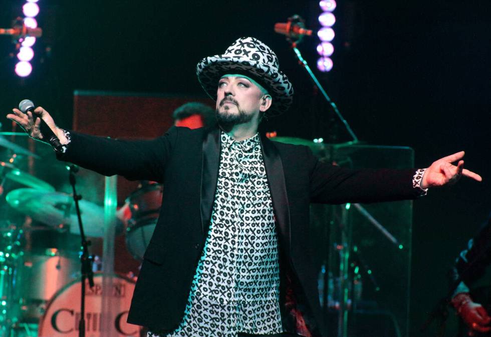Boy George dari band Culture Club tampil dalam konser di The Electric Factory pada Jumat, 1 September 2018.