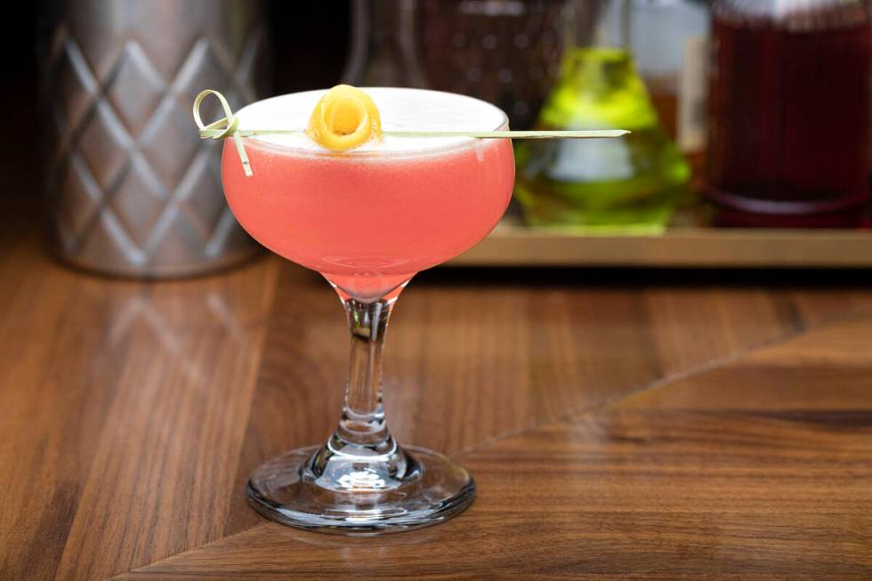 Bee's Knee's yang diresapi stroberi mendapat diskon $2 untuk Hari Gin Sedunia di Underground di Mob M…