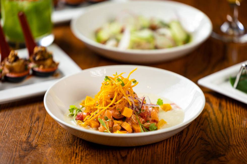 Ceviche salmon Peru adalah salah satu dari enam hidangan baru untuk musim panas 2022 di Beauty & Essex di The Co...