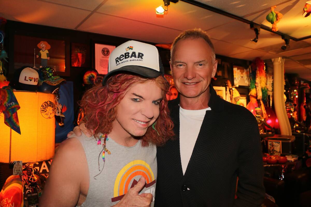 Sting menghadiri acara Carrot Top, ‘Fantasy’ di the Strip