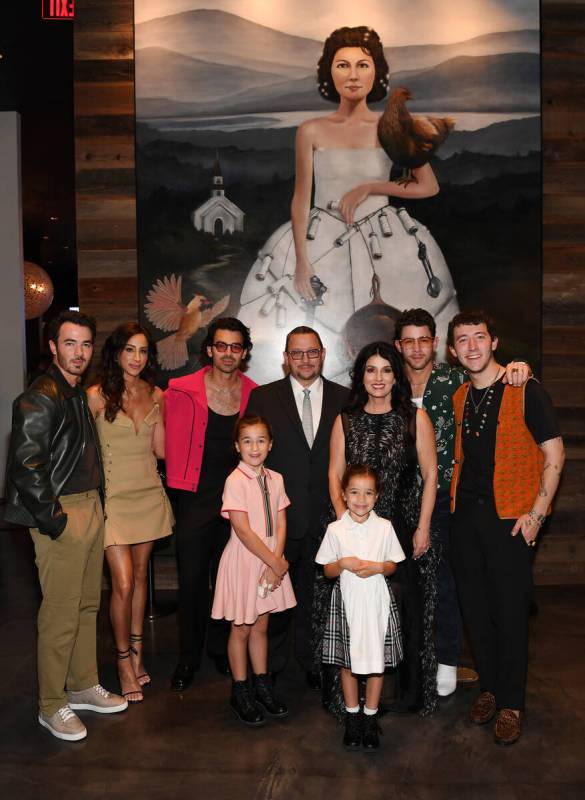 LAS VEGAS, NEVADA - JUNE 04: Kevin Jonas, Danielle Jonas, Joe Jonas, Kevin Jonas Sr., Denise ...