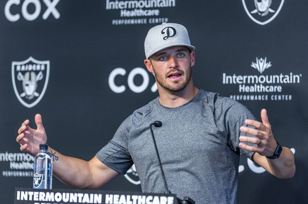 Derek Carr mengatakan dia mendukung latihan Colin Kaepernick