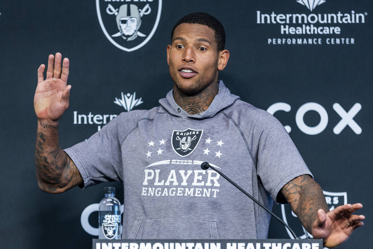Raiders tight end Darren Waller talks during minicamp practice at the Raiders headquarters with ...