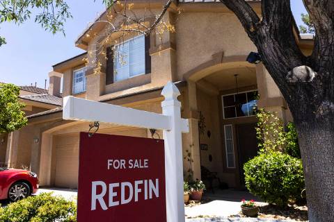 Perusahaan real estate merumahkan ratusan karena penjualan rumah jatuh