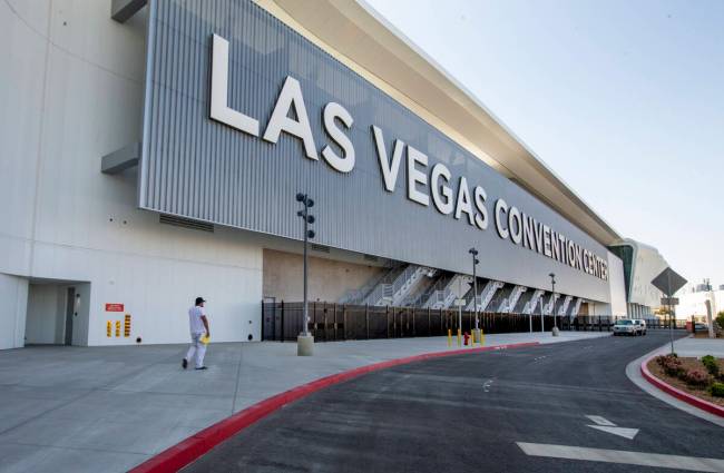 Menggambar di sisi gedung di luar Las Vegas Convention Center West Hall yang baru di Ap...