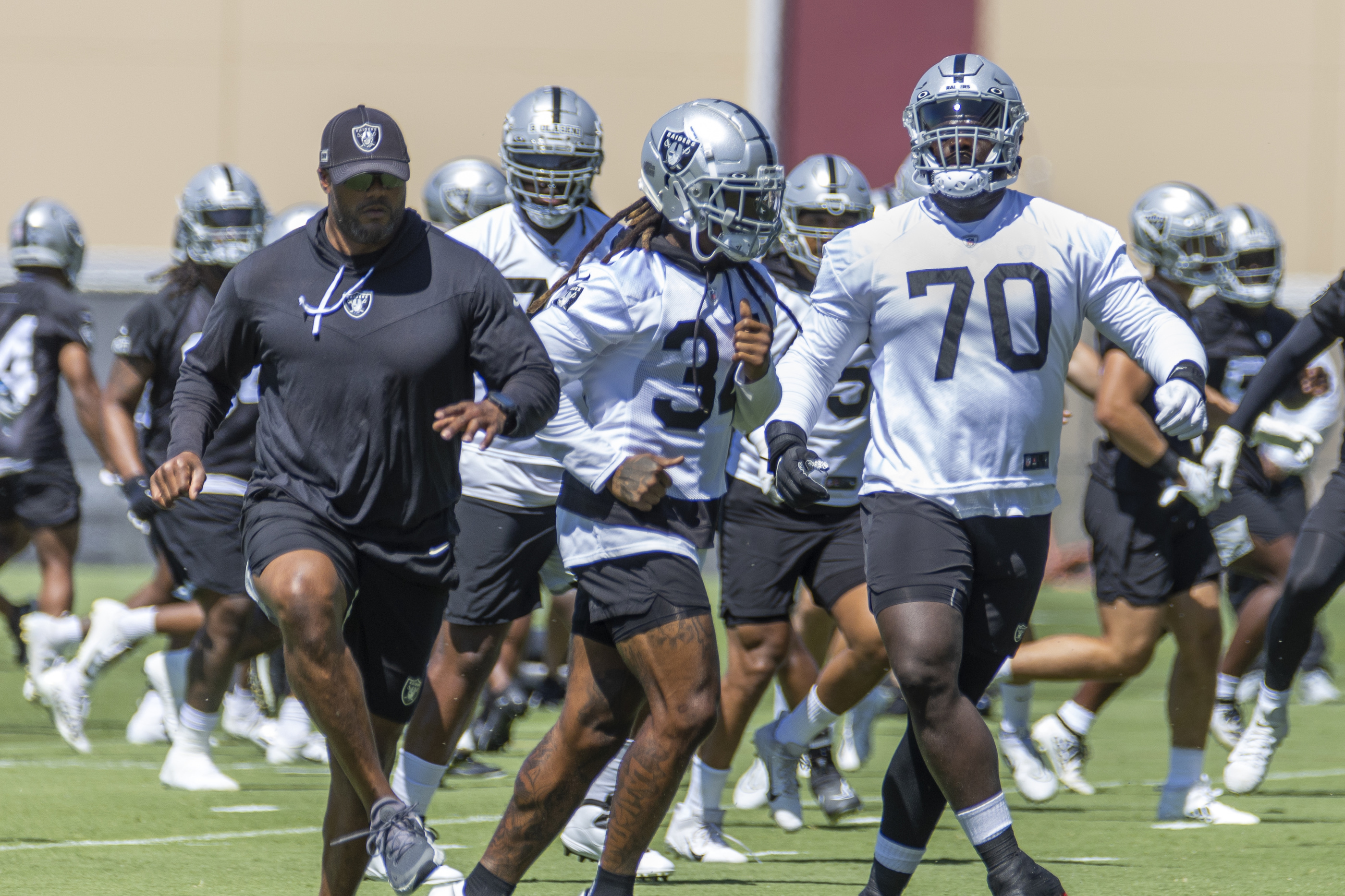 Alex Leatherwood dari Raiders berfokus pada dasar-dasar, para kritikus setuju