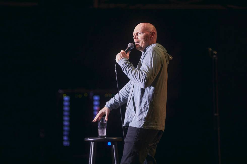 Komedian Bill Burr dalam stand-up spesialnya "Langsung dari Batu Merah," streaming sekarang ne...