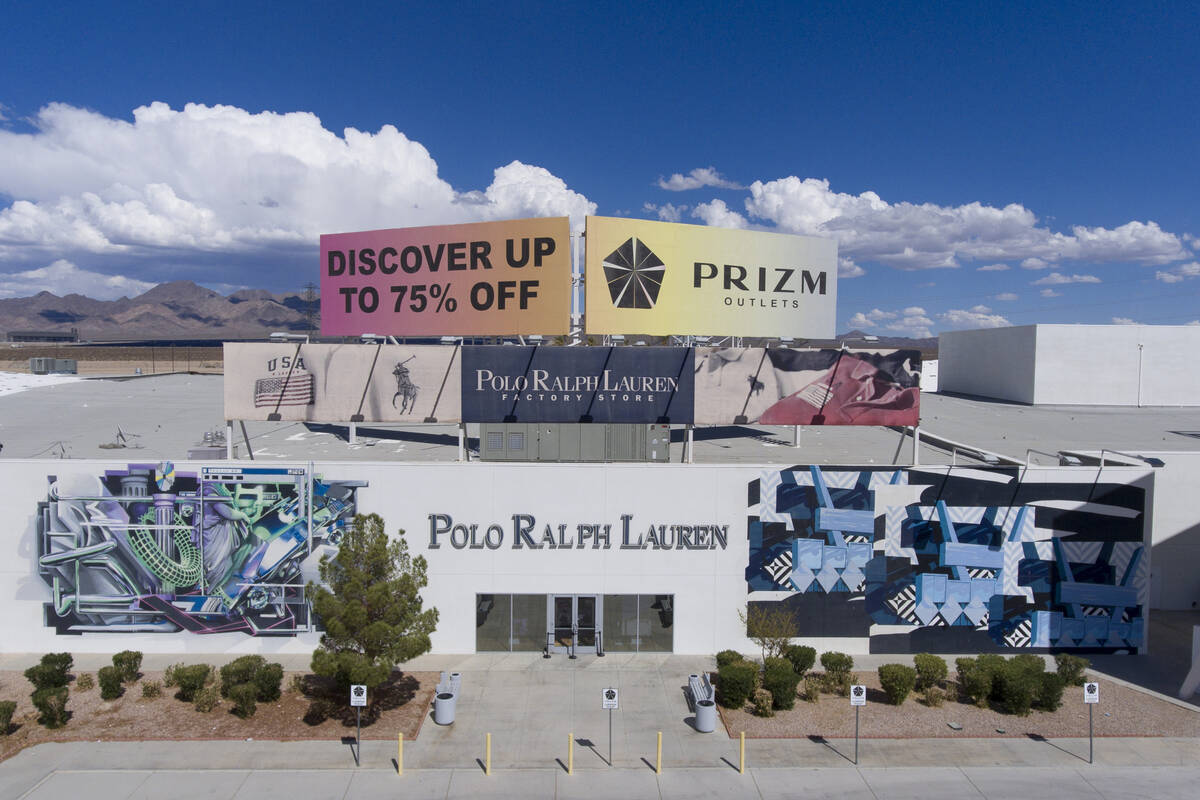 Outlet mall south of Las Vegas is largely empty