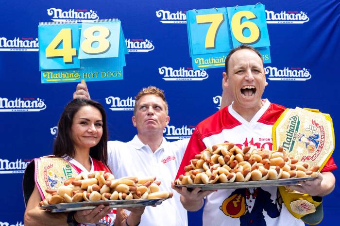 Joey Chestnut Favored To Win Nathan'S Hot Dog Eating Contest | Betting |  Sports