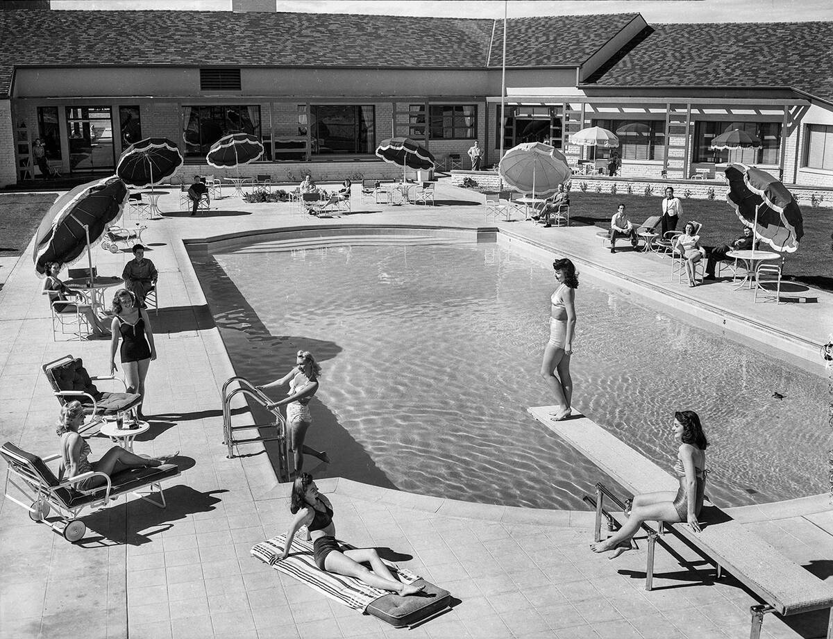 A photo of the Thunderbird pool circa 1948. (Las Vegas News Bureau)