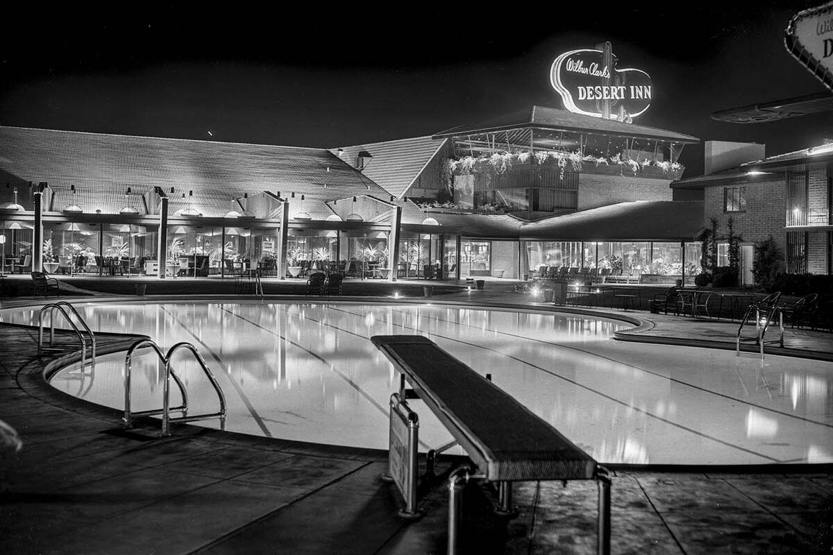 A nighttime view of the Desert Inn swimming pool on Dec. 5, 1952. (Don English/Las Vegas News B ...