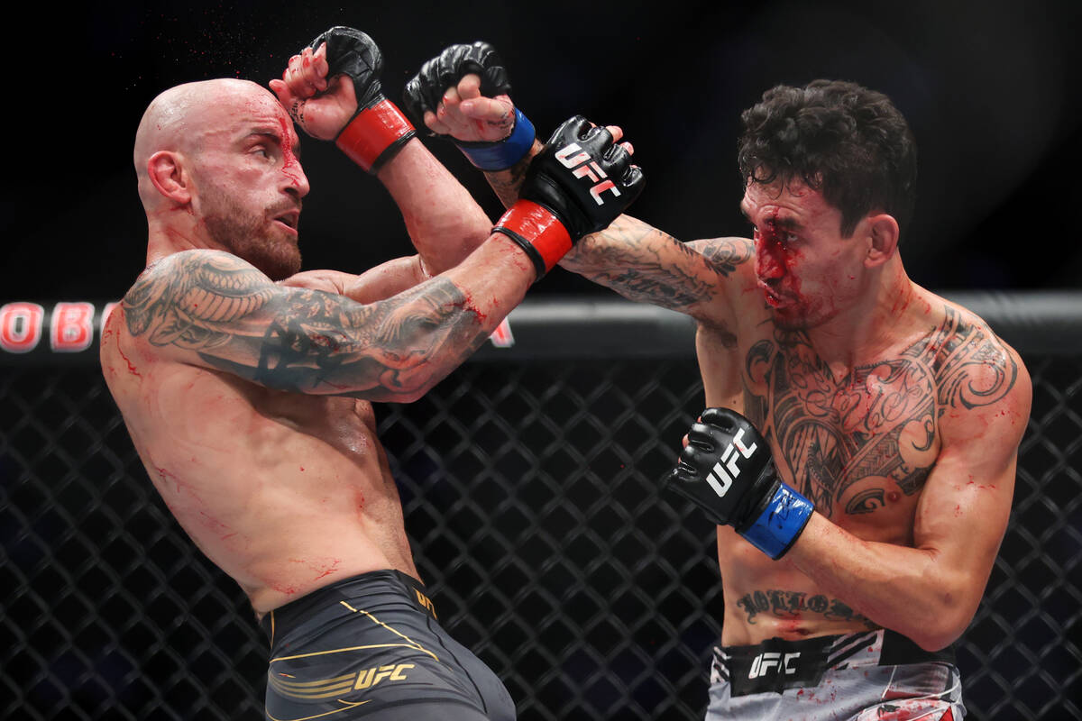 UFC 276: Alex Volkanovski mengalahkan Max Holloway, pertahankan gelar