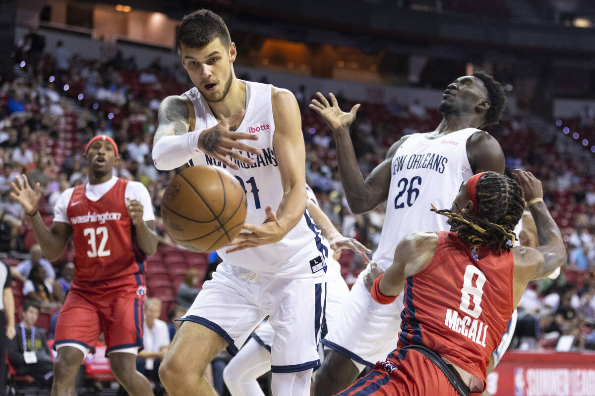 Washington Wizards' Tahjere McCall (8) and New Orleans Pelicans' Deividas Sirvydis (91) fight f ...