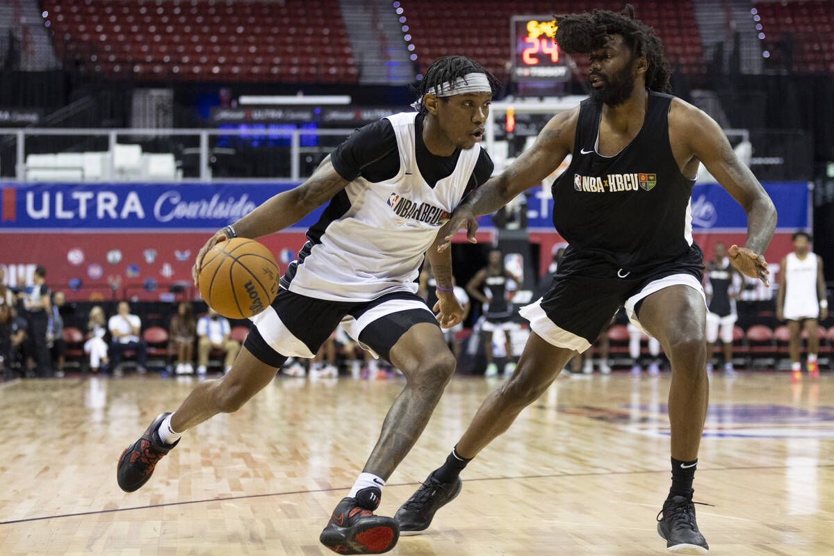 Jeremy Combs (27) defends against CJ Williams (15) during the HBCU Showcase at the Thomas & ...