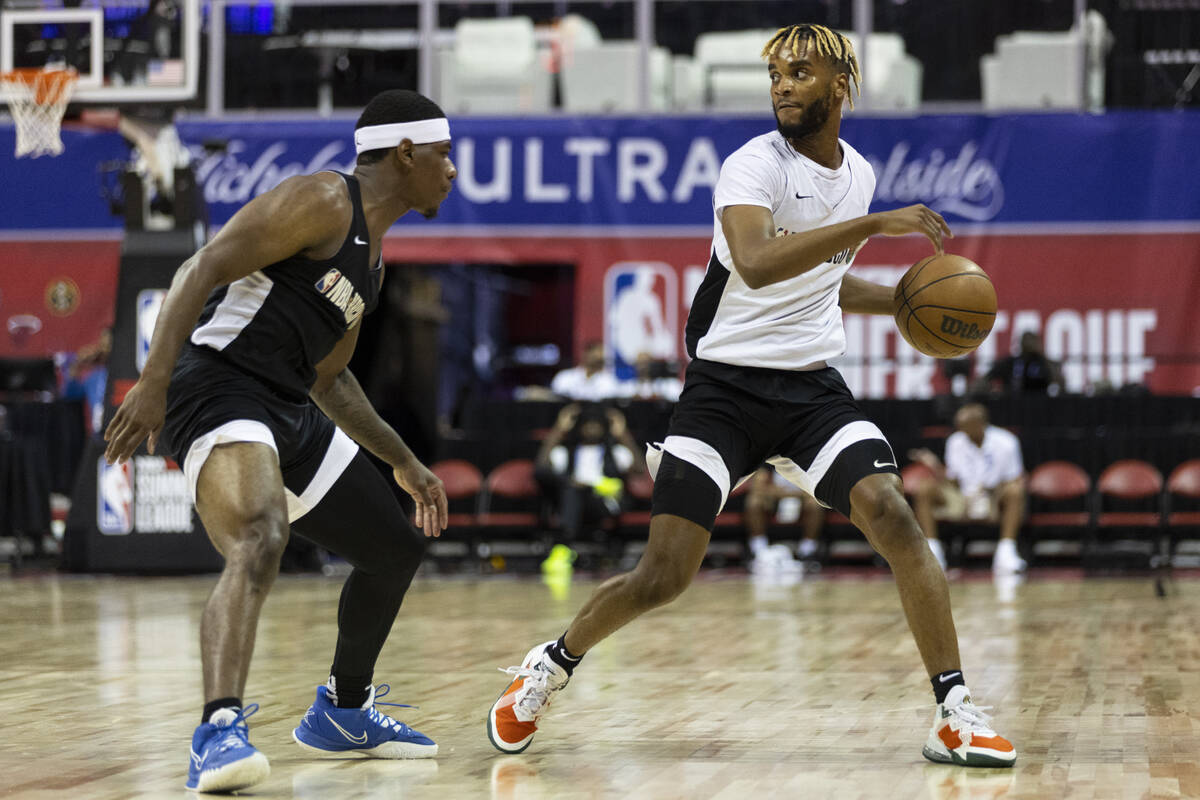 Giovanni Jackson (2), left, defends against MJ Randolph (4) during the HBCU Showcase at the Tho ...