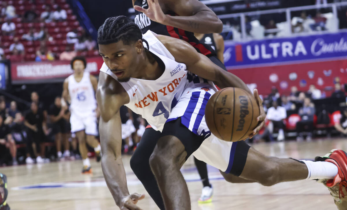 New York Knicks' Feron Hunt (44) drives to the basket against the Portland Trail Blazers during ...