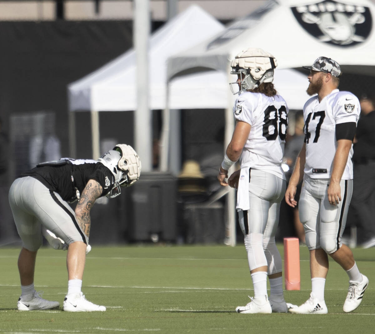 Raiders defensive end Maxx Crosby (98) works out with special teamers, tight end Jacob Holliste ...