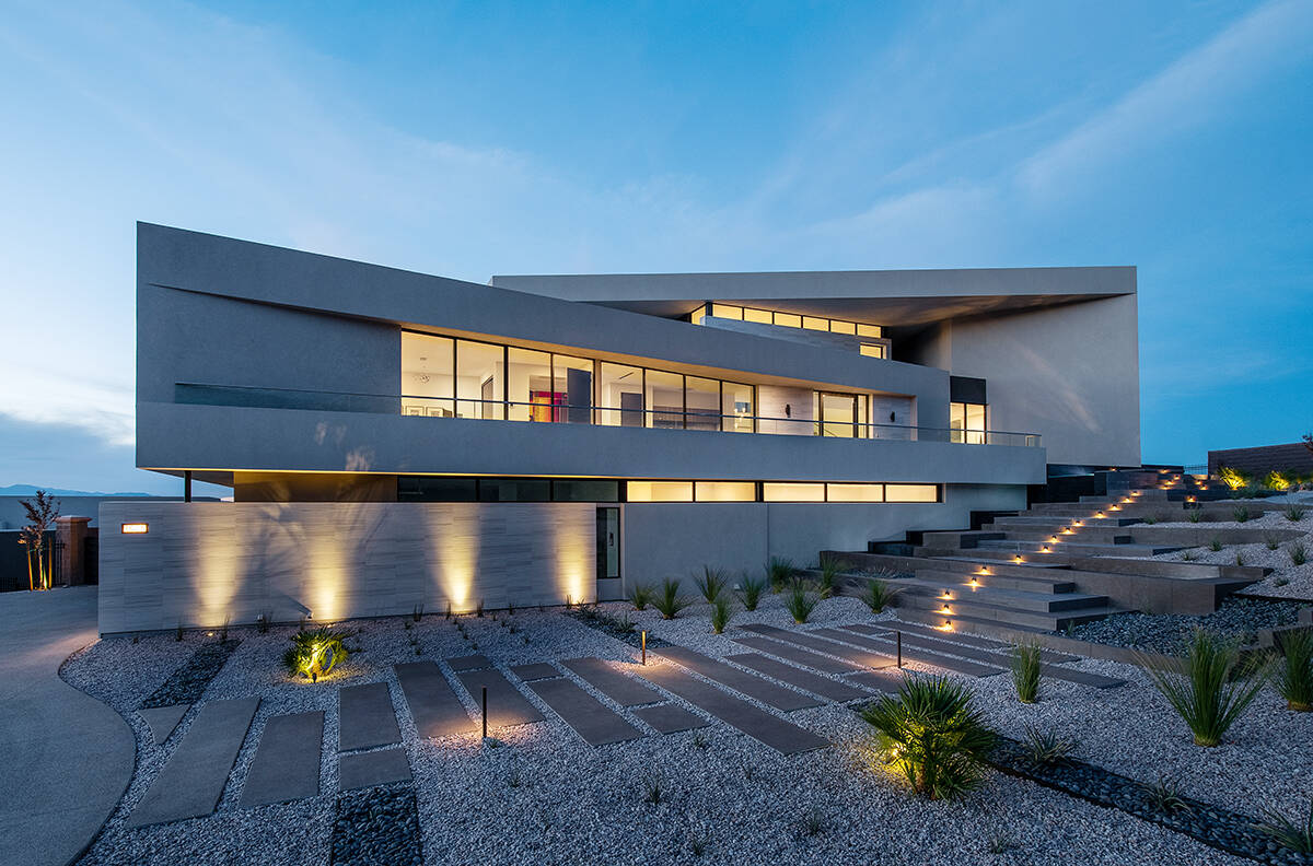 Las Vegas luxury home sales increase even as interest rates rise | Las Vegas Review-Journal