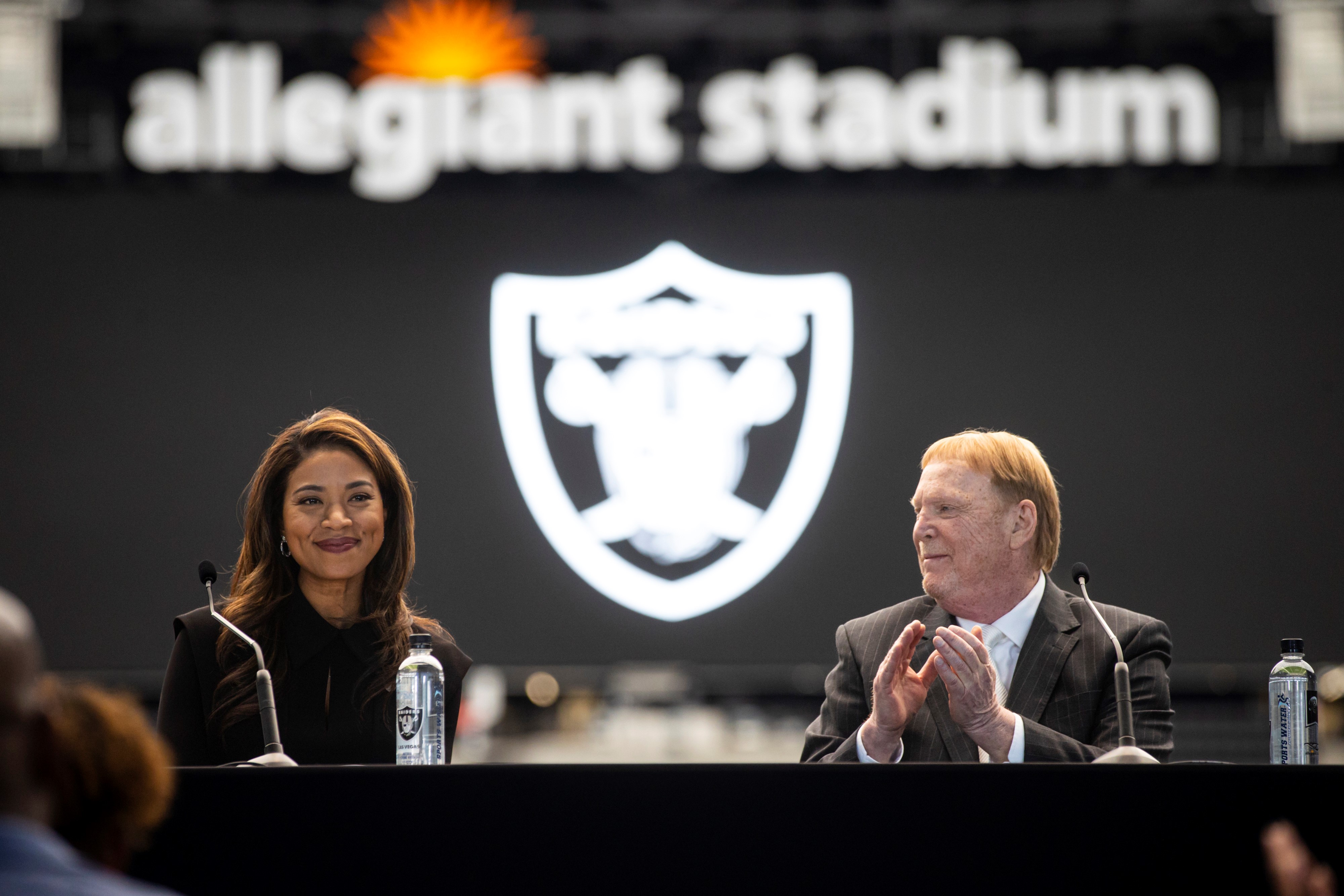 Resume Sandra Douglass Morgan sangat mengesankan |  Ed Graney