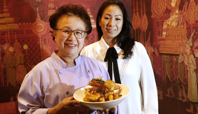 Lotus of Siam membuka lokasi Red Rock Resort baru, membuka kembali restoran aslinya