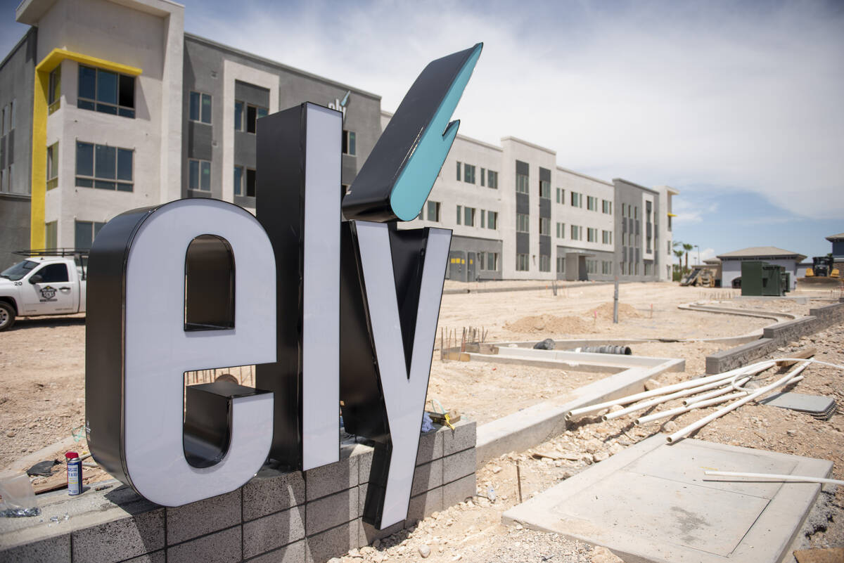 Construction of the Ely at Fort Apache apartment complex on Wednesday, Aug. 3, 2022, in Las Veg ...