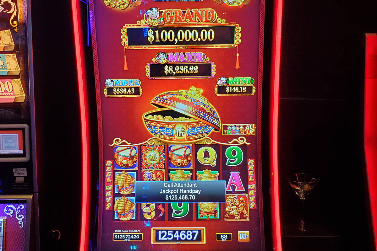 progressive slot win